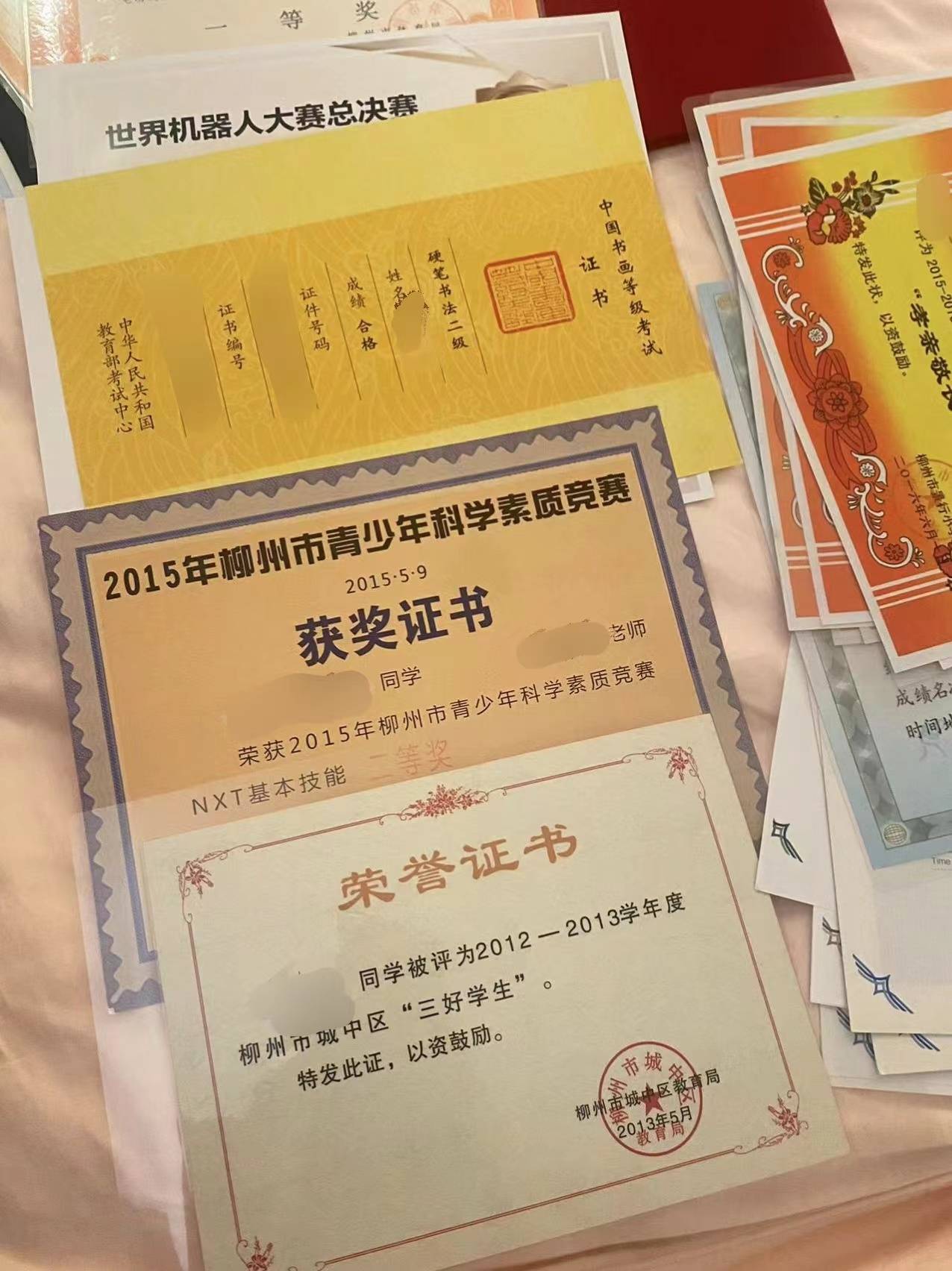 广西一小区楼上坠落树根致高中生被砸身亡，检方：涉嫌过失致人死亡罪