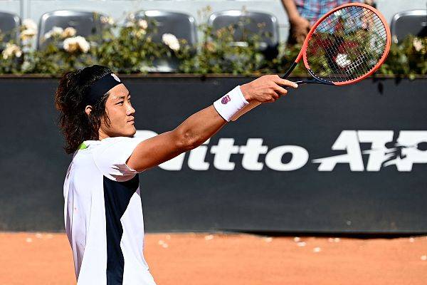 ATP罗马大师赛 | 张之臻感慨为胜利等了一年 将战第四位左撇子对手