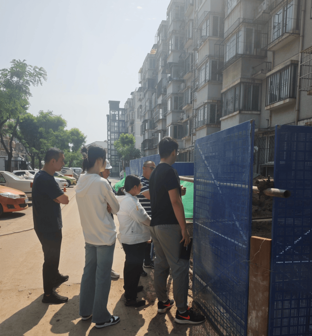 大兴区住建委监督站对锦华园小区5号楼1单元老旧小区加装电梯项目进行质量监督检查