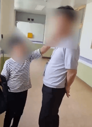 屡教不改！连扇副校长5个耳光的韩国小学生 偷自行车被警察逮个正着