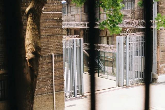 上海市提篮桥监狱完成整体搬迁，闹市中的百年监狱旧址何去何从？