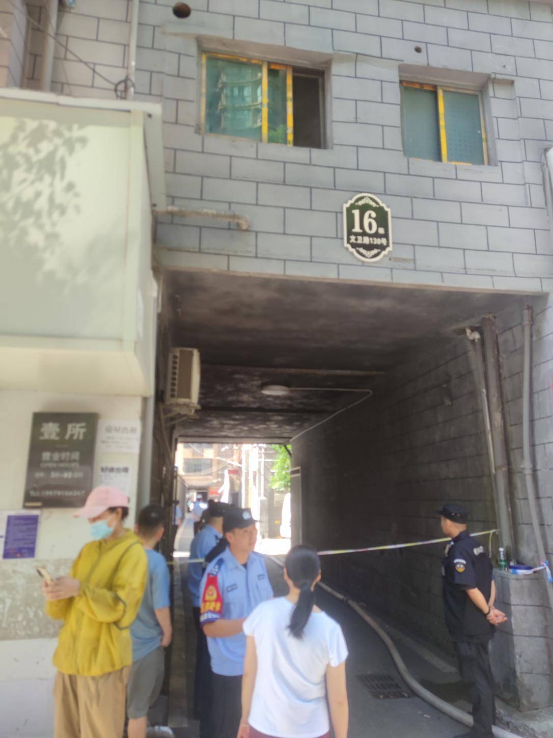 南昌一6层楼房凌晨突发坍塌致1死，附近商家：住户此前已搬离，但事发时楼内有人