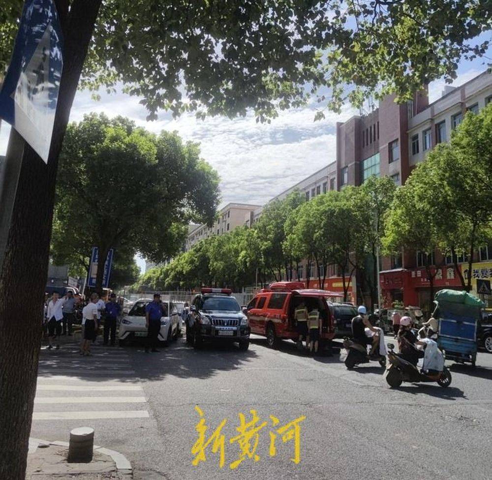 网传江西南昌一居民楼坍塌，当地：正在处理，后续会公布情况