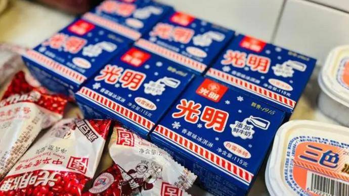 149吨“上海清凉”出口英国，海鸥手表、梅林午餐肉、美加净牙膏卷到海外