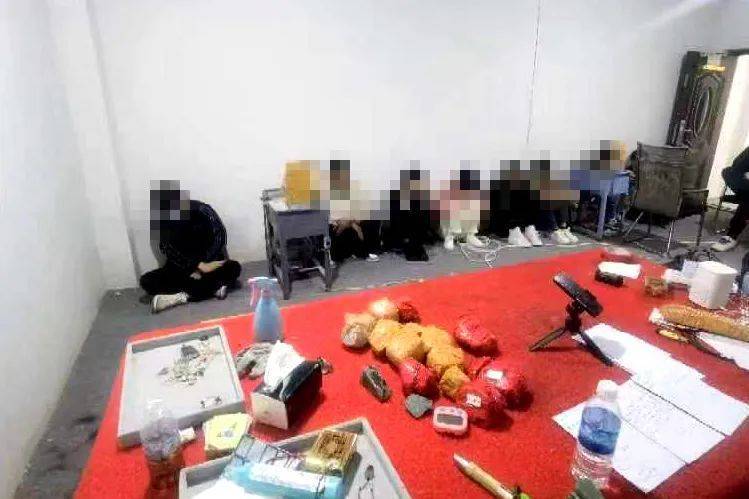 上海女子傻眼！一刀下去几万块，直播竞拍全靠演……警方揭秘“赌石”骗局→
