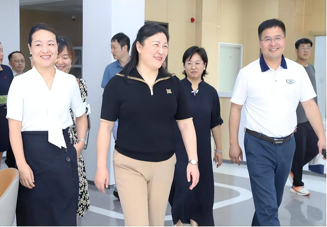 南昌大学第一附属医院党委书记廖岚莅临九江学院附属口腔医院指导工作