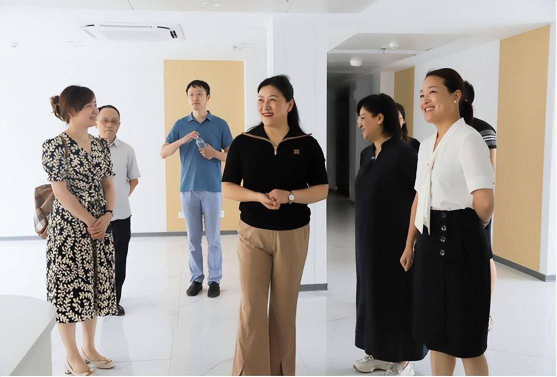 南昌大学第一附属医院党委书记廖岚莅临九江学院附属口腔医院指导工作