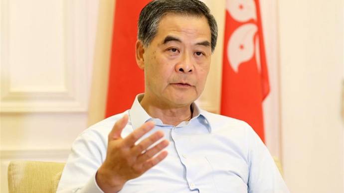梁振英70岁发文：从没那么多港人扛着五星红旗去国外作慈善