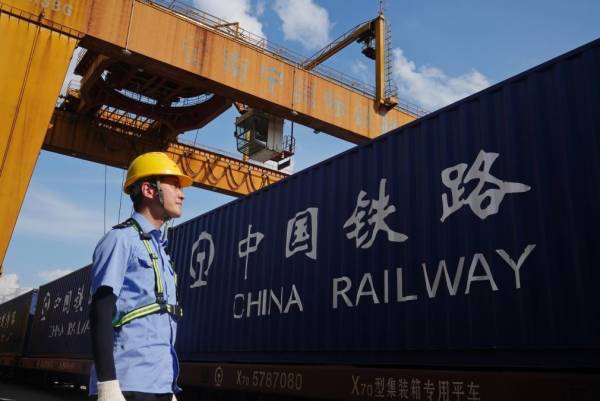 中越签署多项合作文件，学者：越南更多采用标轨并非不可能