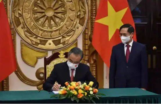 美菲傻眼了！中越发表联合声明，成为命运共同体，南海大局已定