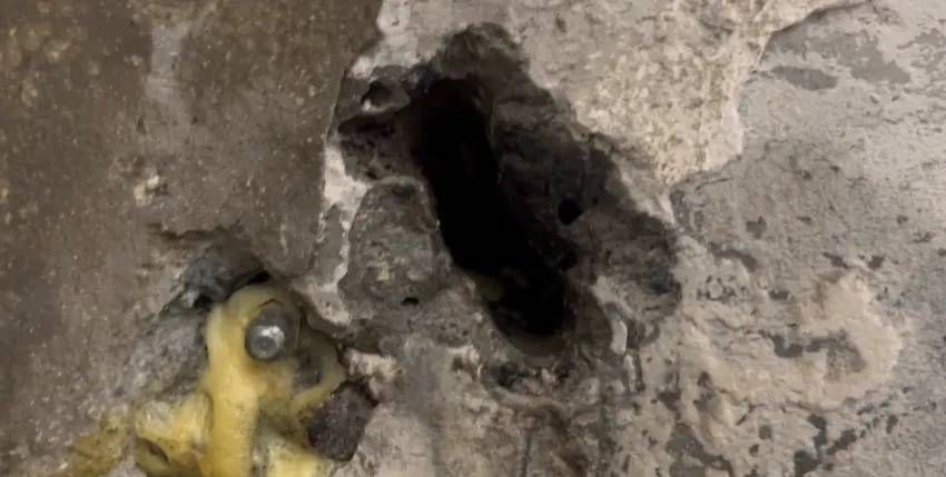 上海这一小区，几乎每家每户都漏水！业主凿开墙体后傻眼……专家：极不正常！