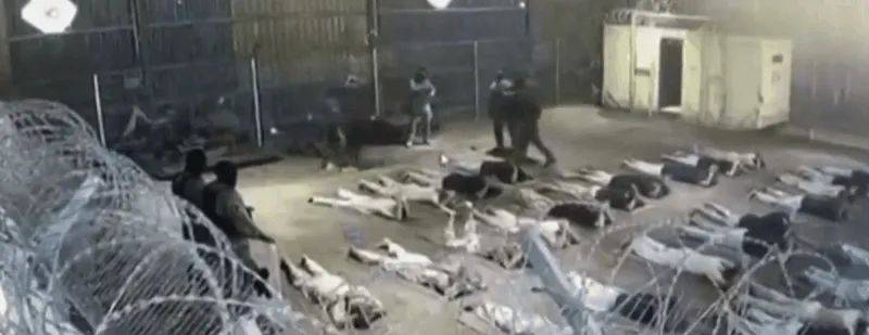 "他们让我脱光，把警棍推进身体"